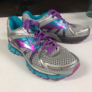 Women’s Brooks Tennis Shoes
